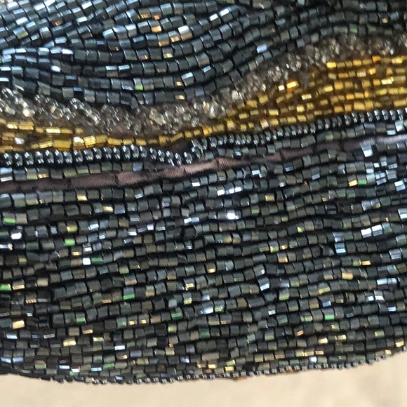 Vintage beaded clutch with zipper, perfect condition except for lipstick mark. - Picture 4 of 7